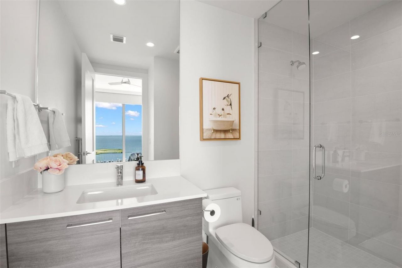 301 1st Street S, Unit 2402, Saint Petersburg, FL 33701 Photo