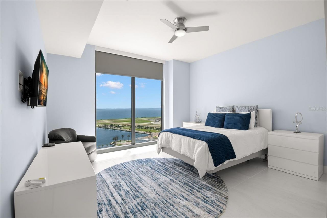 301 1st Street S, Unit 2402, Saint Petersburg, FL 33701 Photo