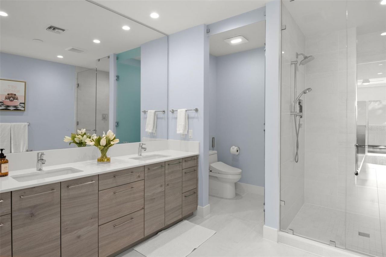 301 1st Street S, Unit 2402, Saint Petersburg, FL 33701 Photo