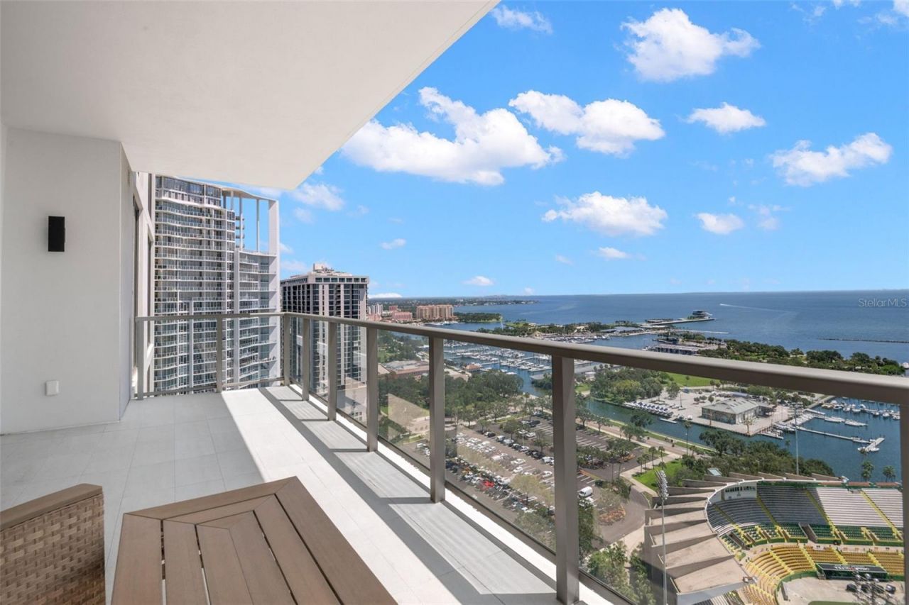 301 1st Street S, Unit 2402, Saint Petersburg, FL 33701 Photo