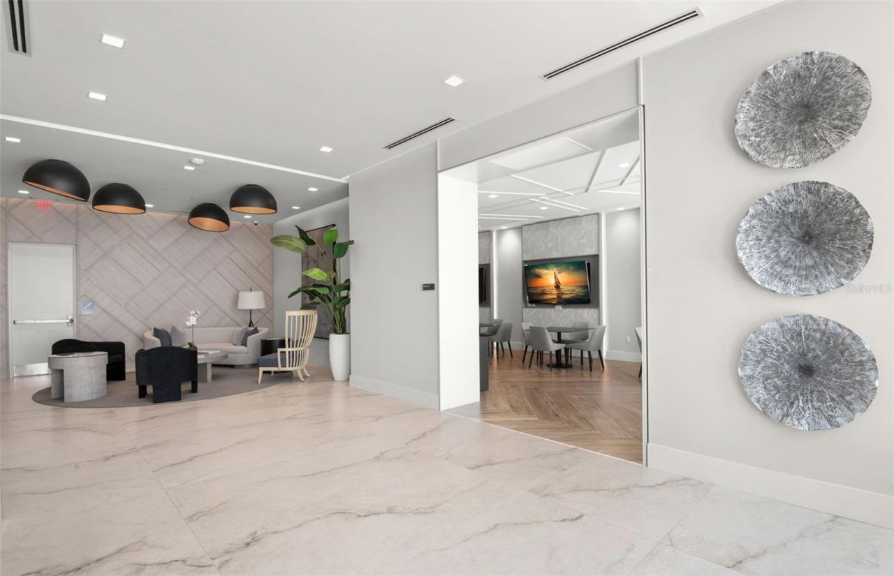 301 1st Street S, Unit 2402, Saint Petersburg, FL 33701 Photo