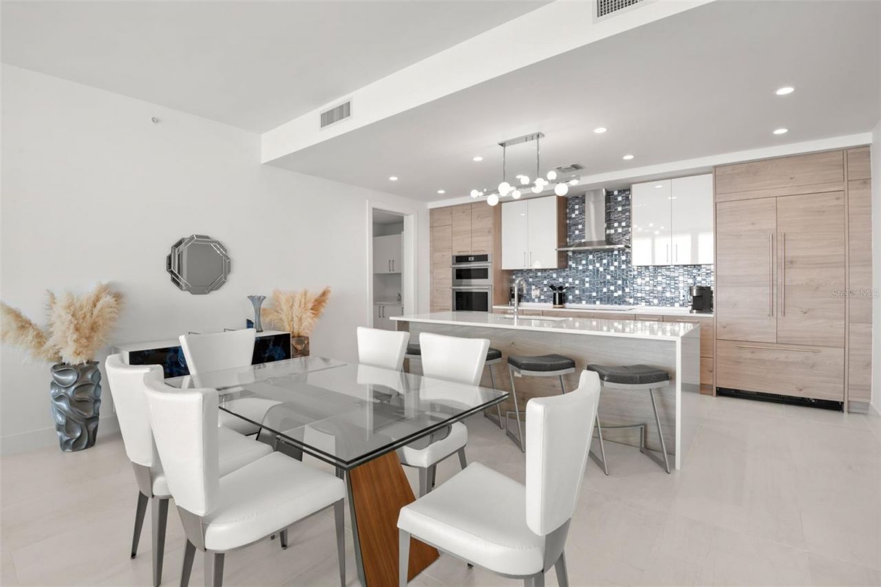 301 1st Street S, Unit 2402, Saint Petersburg, FL 33701 Photo