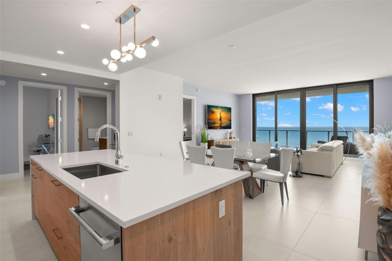 301 1st Street S, Unit 2402, Saint Petersburg, FL 33701 Photo