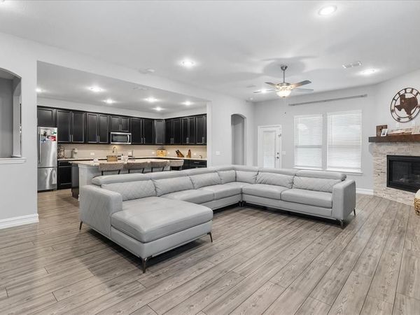 817 Crest Breeze Drive, Fort Worth, TX 76052