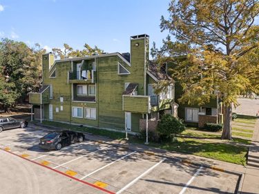 9831 Walnut Street, Unit 205, Dallas, TX 75243