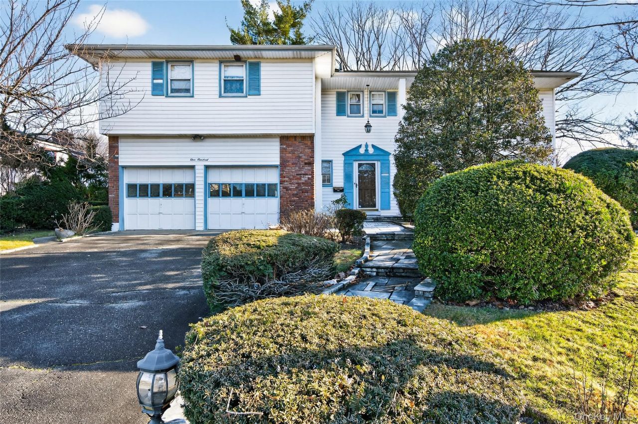 100 Birch Hill Drive, Albertson, NY 11576 Main Photo