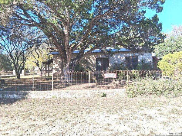 10484 Park Road 37, Lakehills, TX 78063