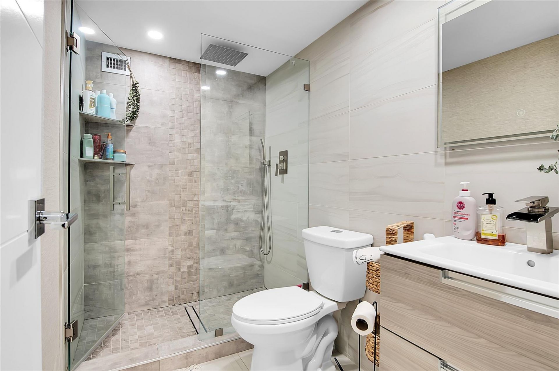 600 Parkview Drive, Unit 1029, Hallandale Beach, FL 33009 Photo