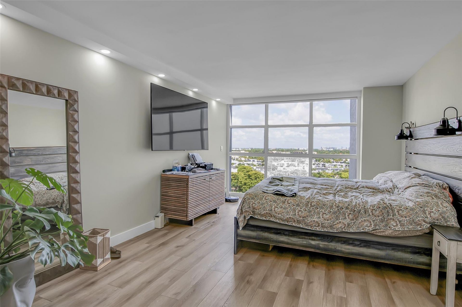 600 Parkview Drive, Unit 1029, Hallandale Beach, FL 33009 Photo