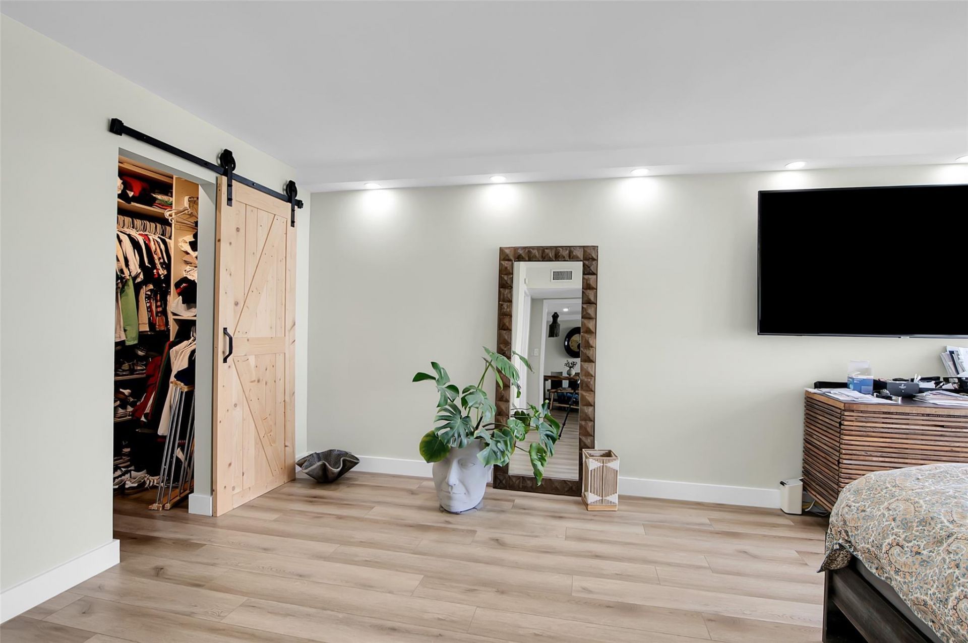 600 Parkview Drive, Unit 1029, Hallandale Beach, FL 33009 Photo