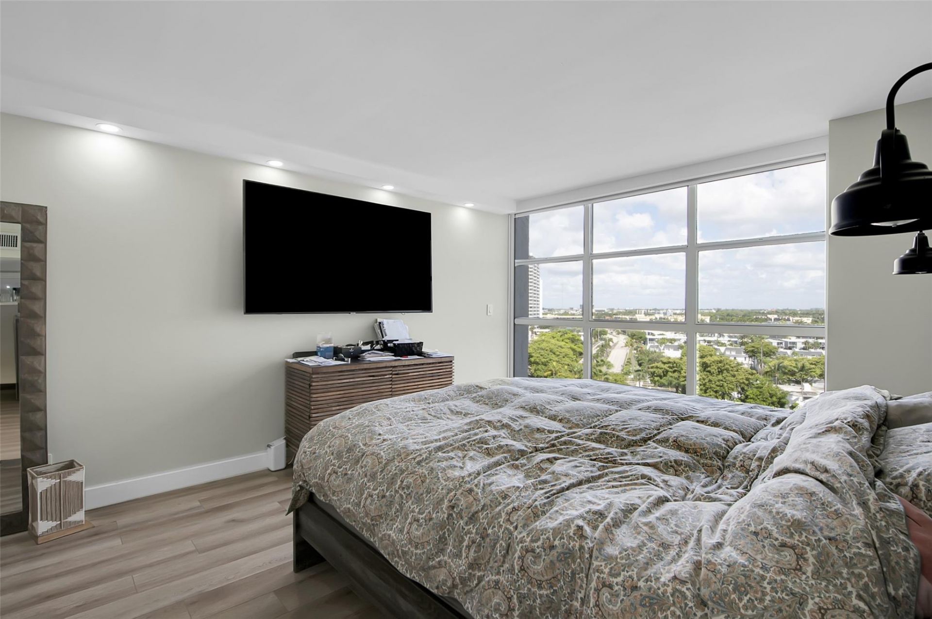 600 Parkview Drive, Unit 1029, Hallandale Beach, FL 33009 Photo