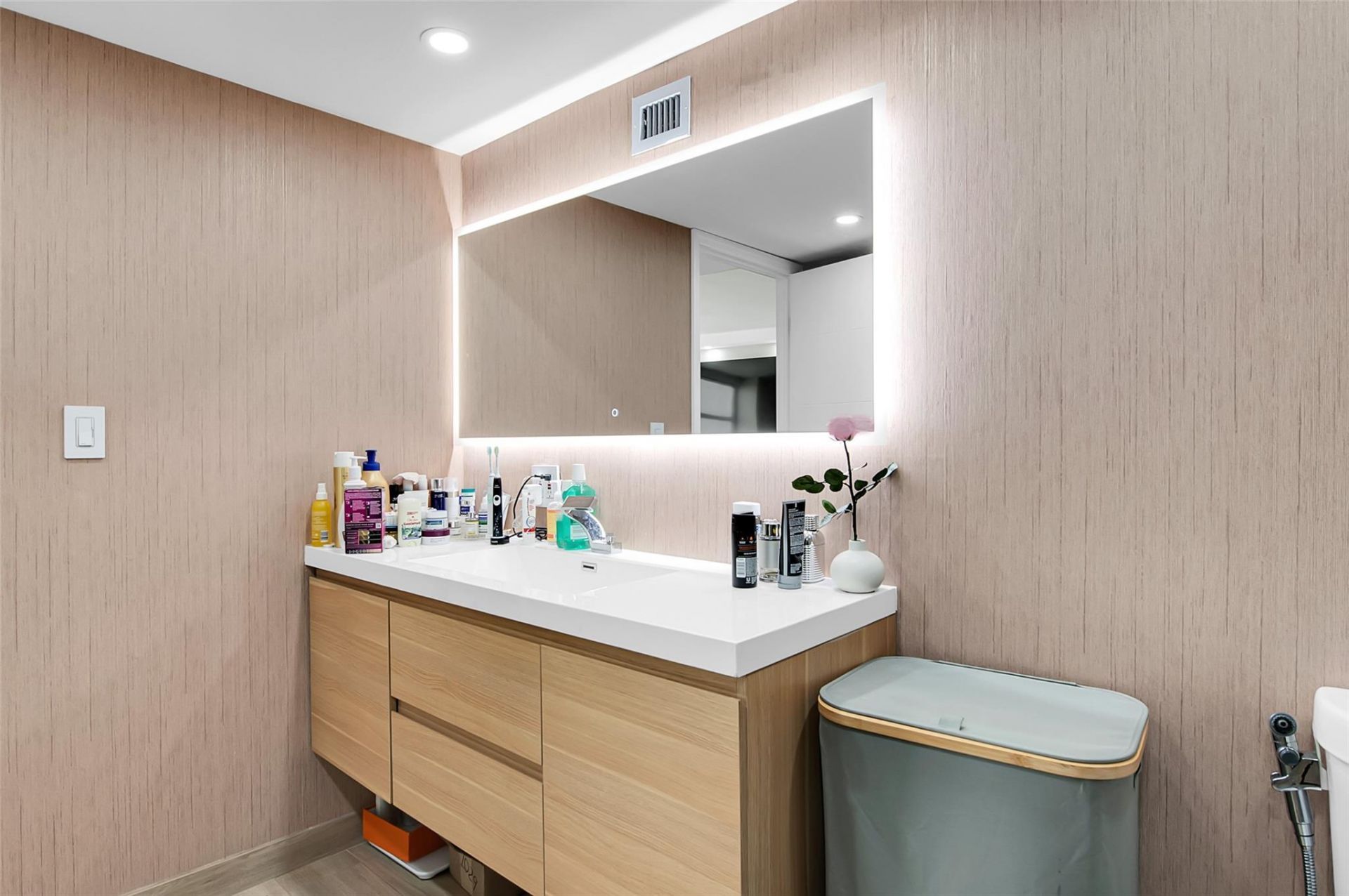 600 Parkview Drive, Unit 1029, Hallandale Beach, FL 33009 Photo