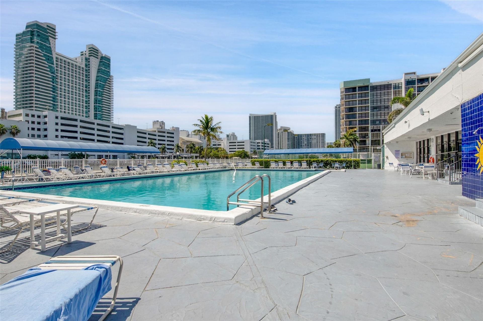 600 Parkview Drive, Unit 1029, Hallandale Beach, FL 33009 Photo