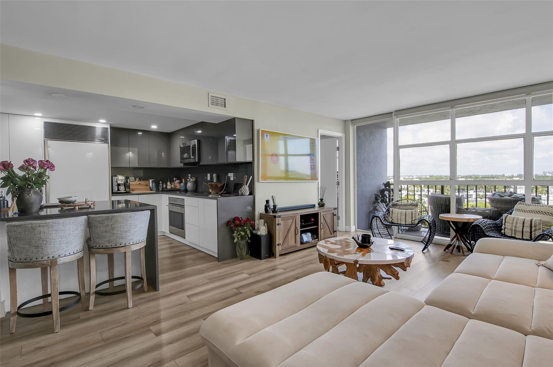 600 Parkview Drive, Unit 1029, Hallandale Beach, FL 33009 Photo