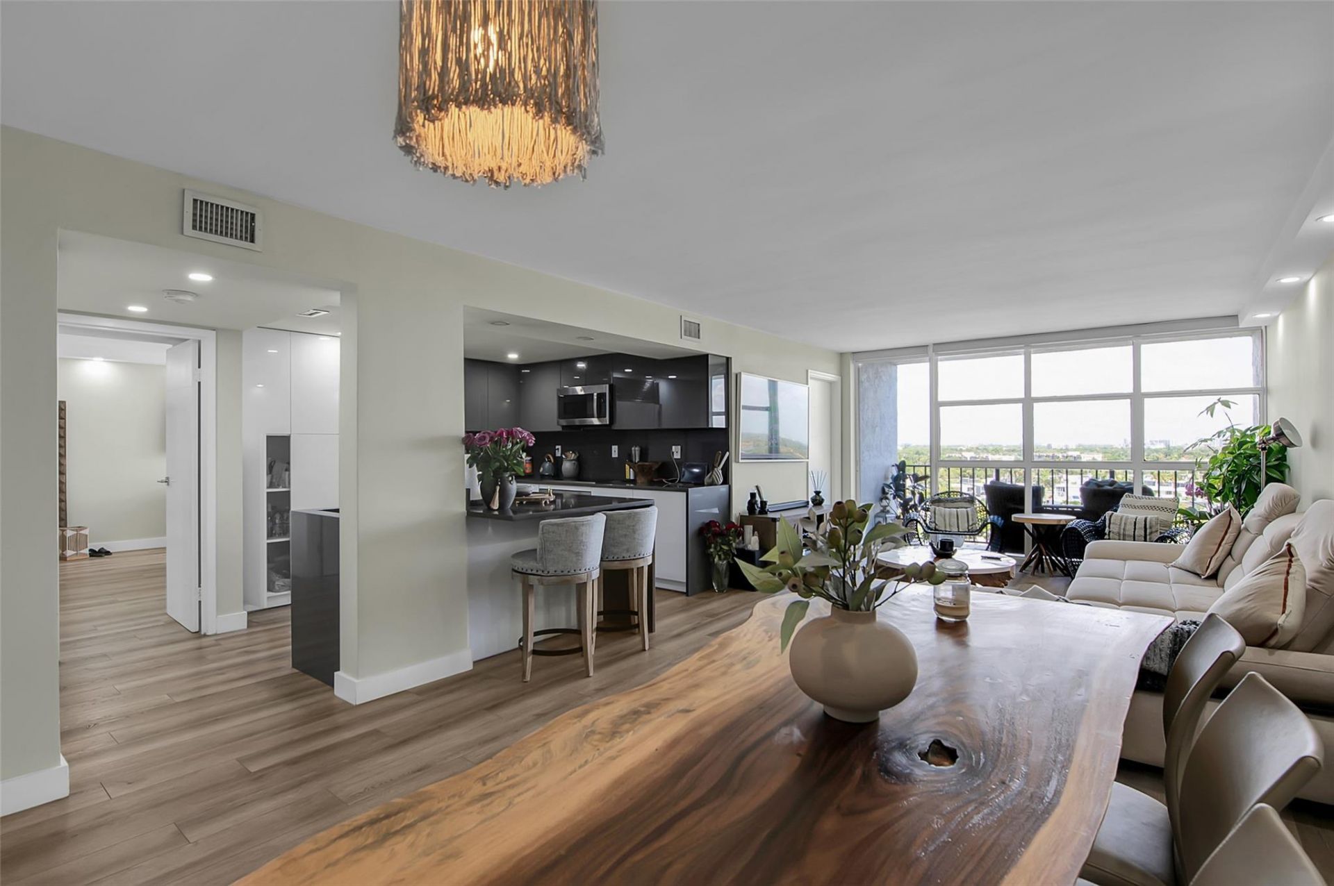 600 Parkview Drive, Unit 1029, Hallandale Beach, FL 33009 Photo