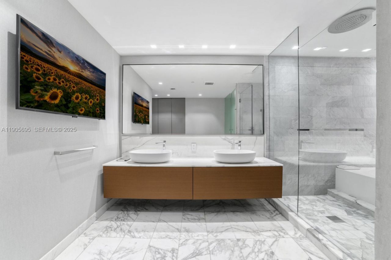 10201 Collins Ave , Unit 807, Bal Harbour, FL 33154 Photo