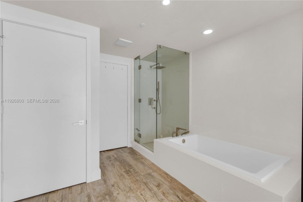 650 NE 32nd St, Unit 2901, Miami, FL 33137 Photo