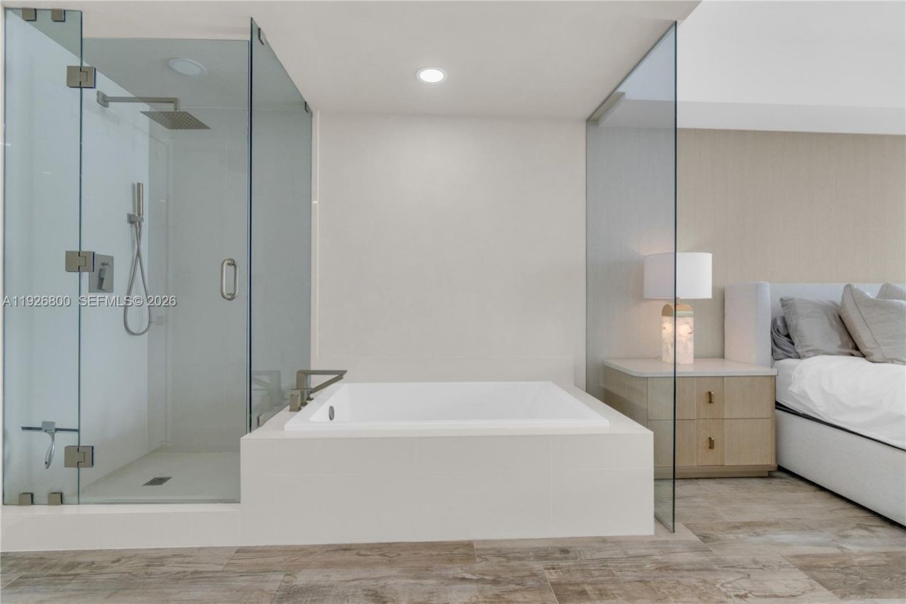 650 NE 32nd St, Unit 2901, Miami, FL 33137 Photo