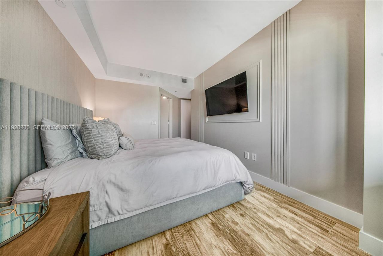 650 NE 32nd St, Unit 2901, Miami, FL 33137 Photo