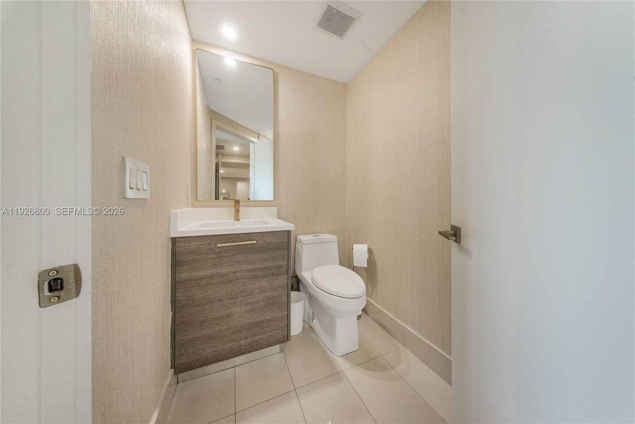 650 NE 32nd St, Unit 2901, Miami, FL 33137 Photo