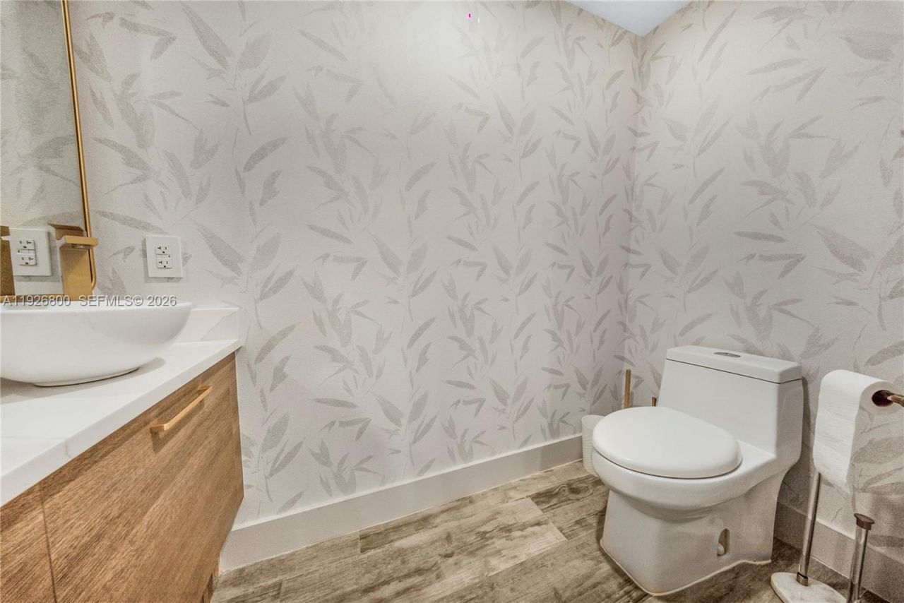 650 NE 32nd St, Unit 2901, Miami, FL 33137 Photo