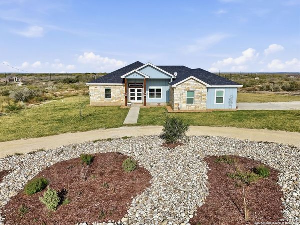 59 Greystone Hills, Uvalde, TX 78801