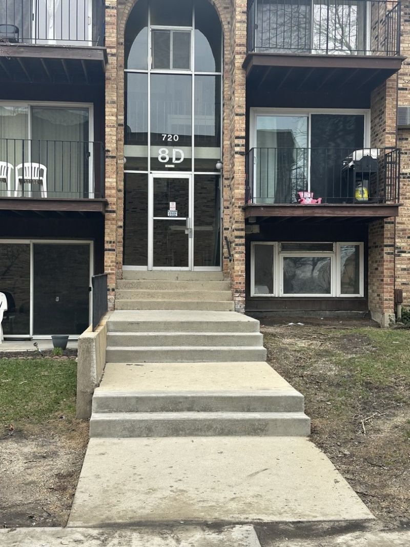 720 Hill Drive, Unit 8-303, Hoffman Estates, IL 60169 Main Photo