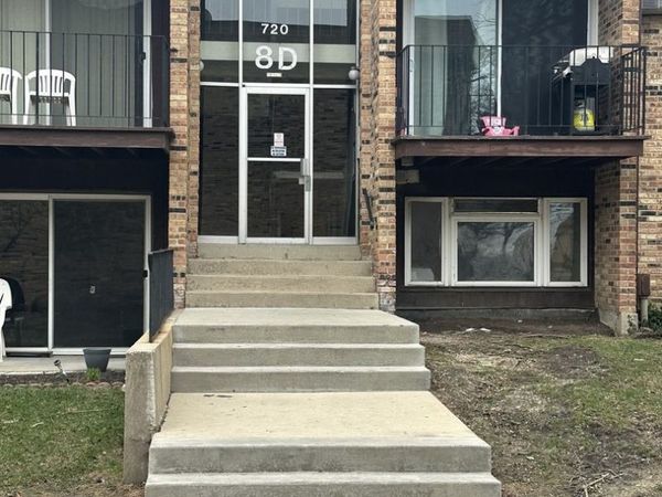 720 HILL Drive, Unit 8-303, Hoffman Estates, IL 60169
