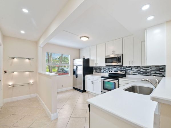 1090 Guildford E, Unit 1090, Boca Raton, FL 33434