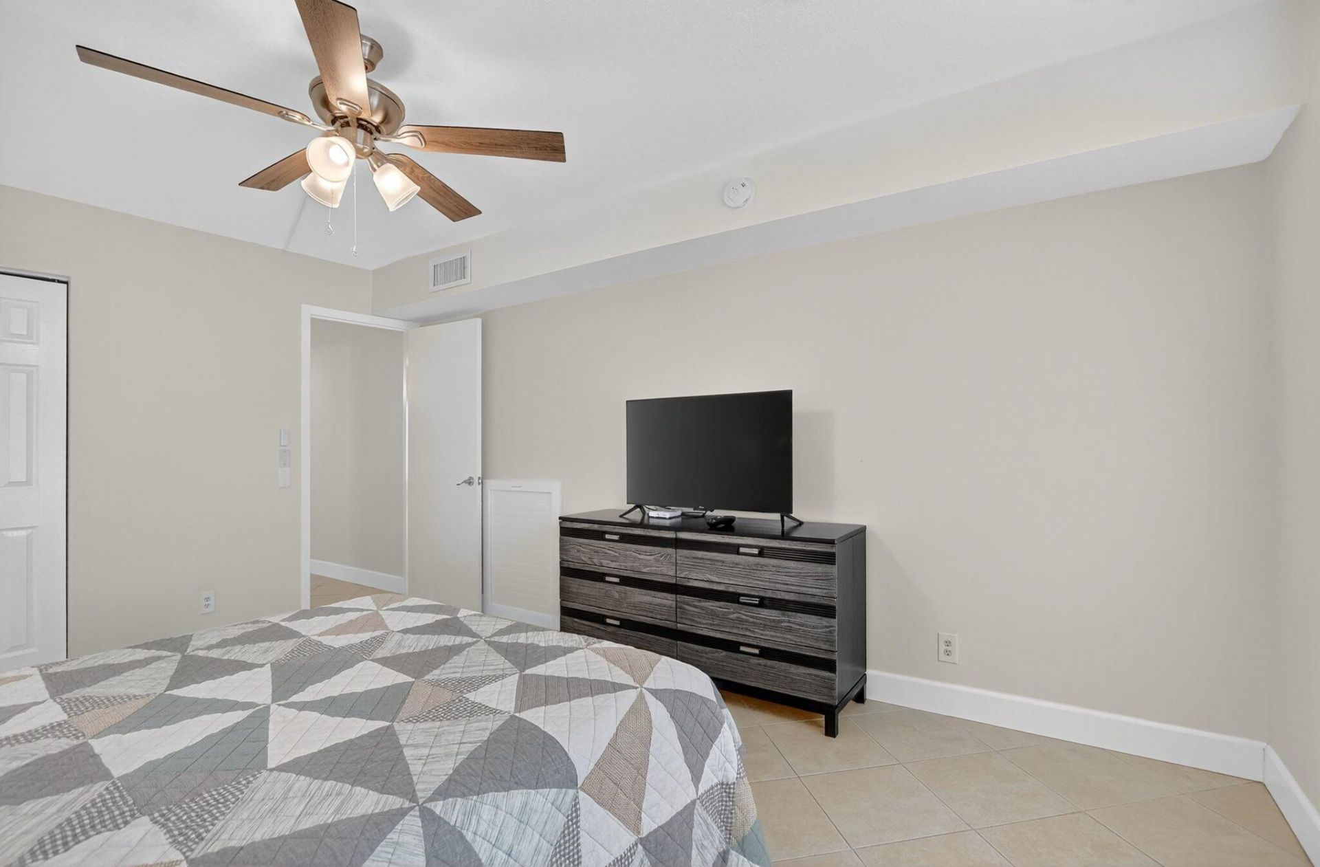 1090 Guildford E, Unit 1090, Boca Raton, FL 33434 Photo