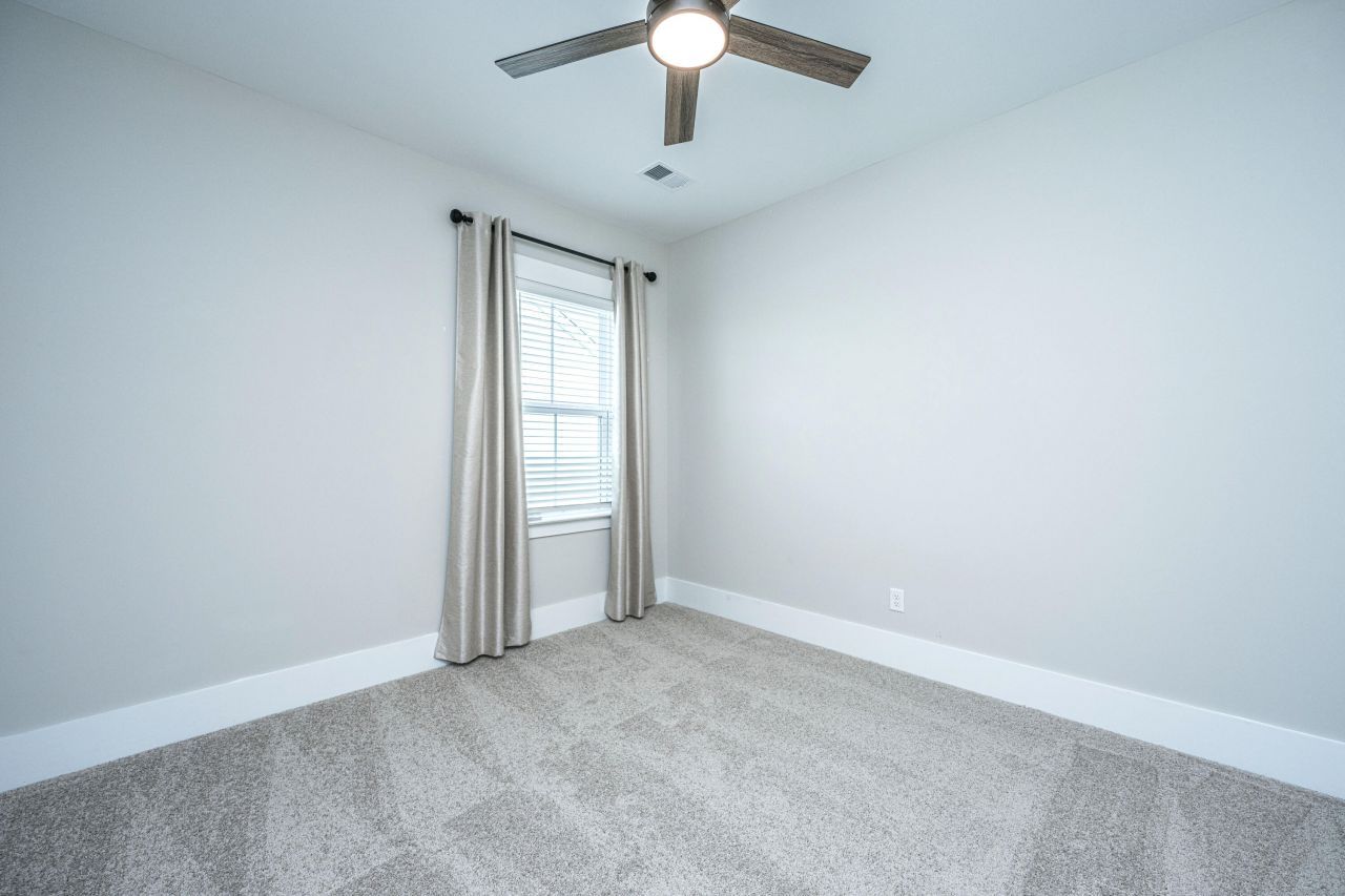 168 Clearblue Loop Photo 28