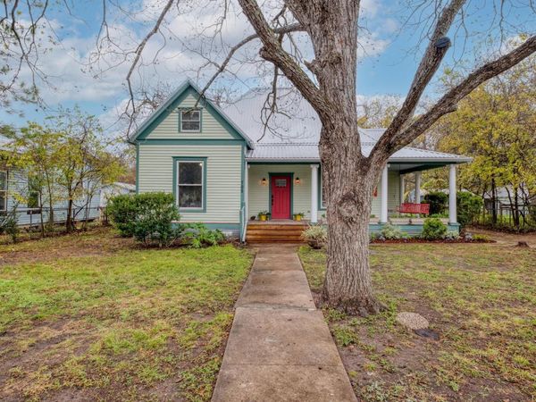 705 Hudgins ST, Smithville, TX 78957