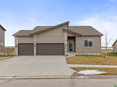 13512 S 55 Street, Papillion, NE 68133
