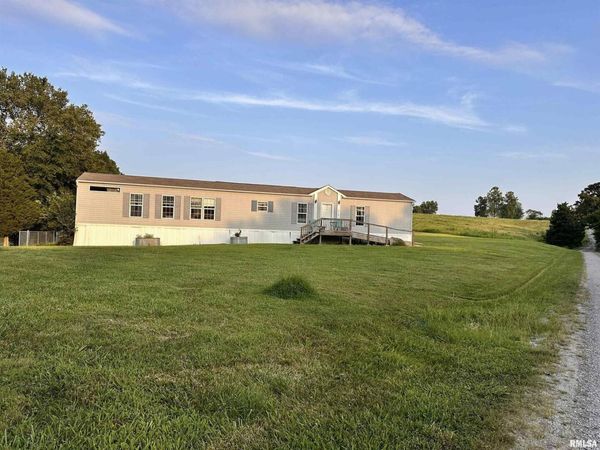 470 WASHINGTON Lane, New Burnside, IL 62967