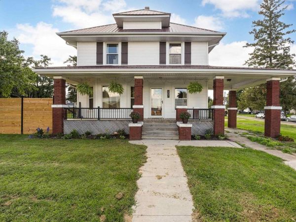207 N ASH Street, Stanwood, IA 52337