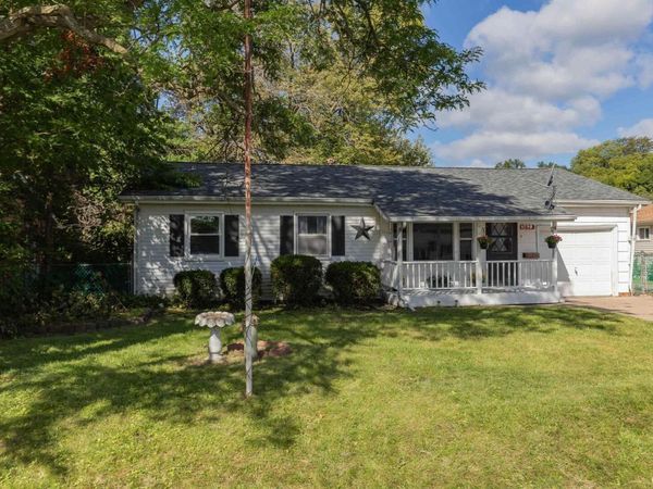 3823 15th Street, Moline, IL 61265