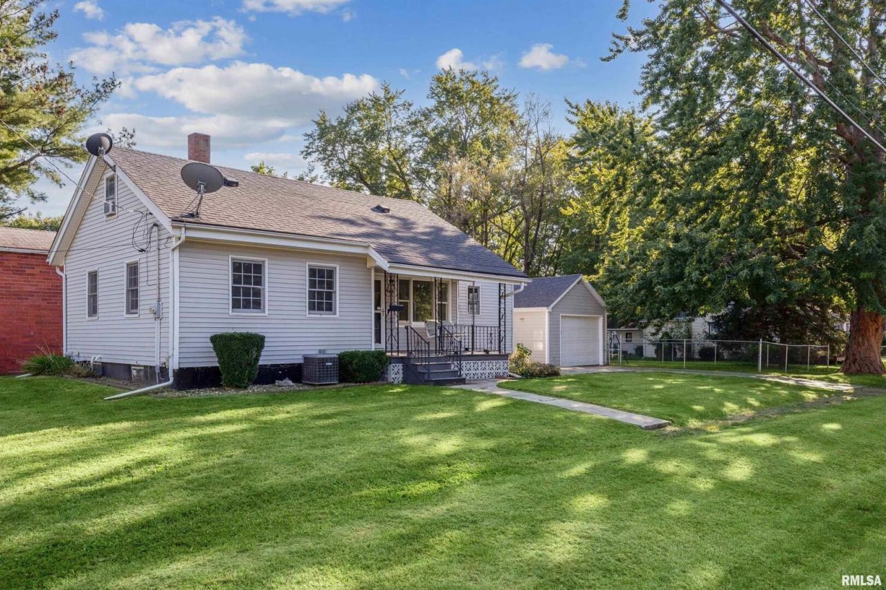 460 W Knox Street, Galesburg, IL 61401 Main Photo