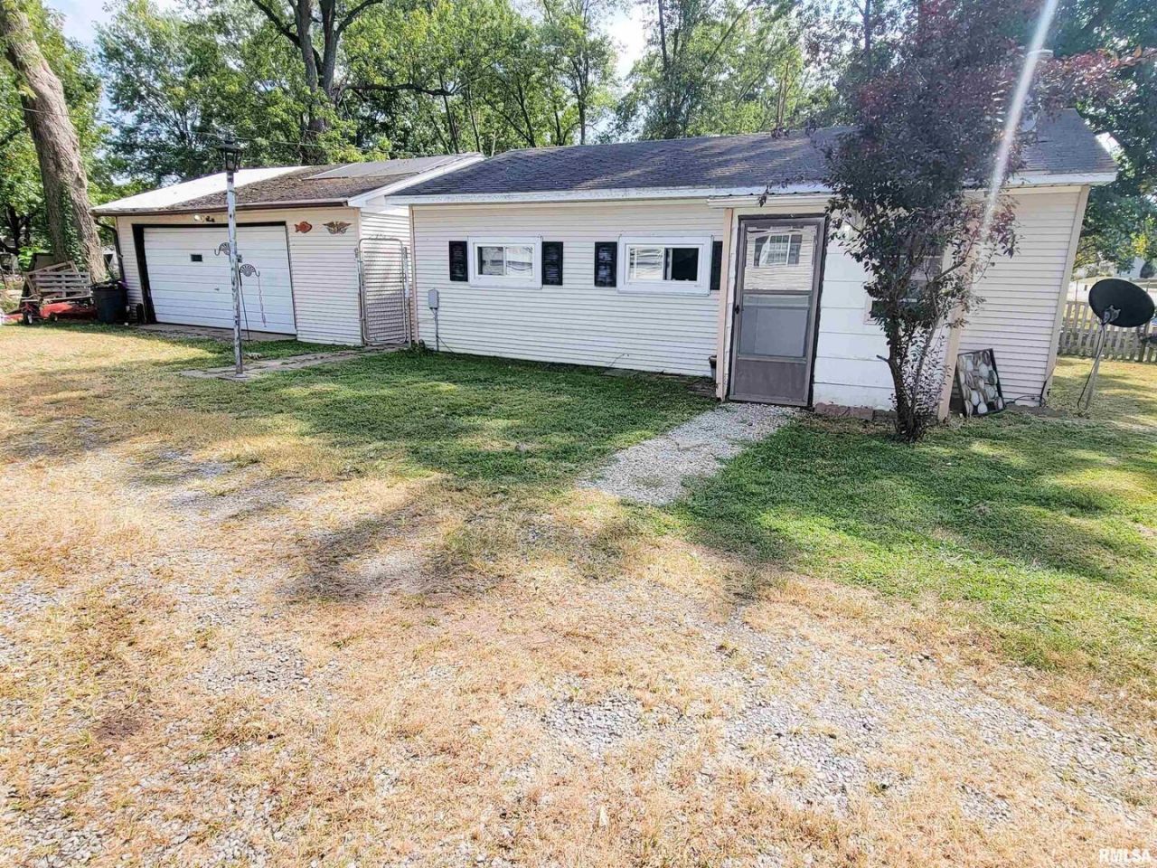 595 West Street, Louisville, IL 62858 Main Photo