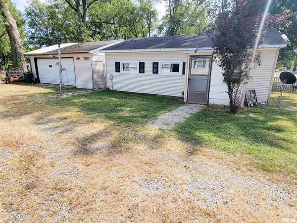 595 WEST Street, Louisville, IL 62858