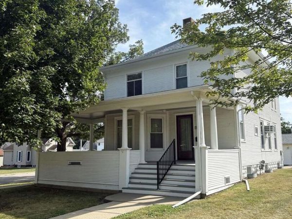 401 10TH Street, Dewitt, IA 52742