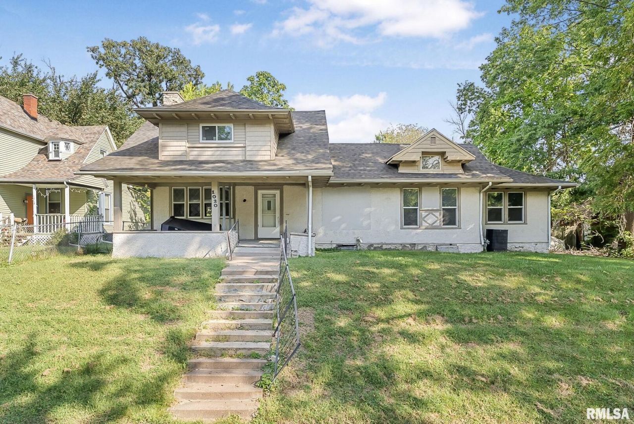 1020 E 15th St Street, Davenport, IA 52803 Main Photo