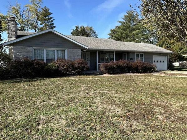 939 S LAKE Drive, Duquoin, IL 62832