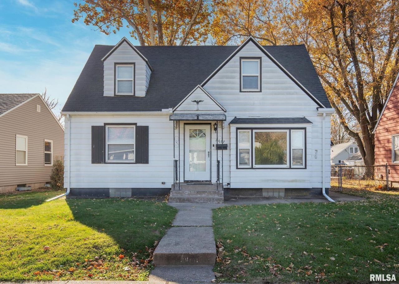 3017 Bellevue Avenue, Bettendorf, IA 52722 Main Photo