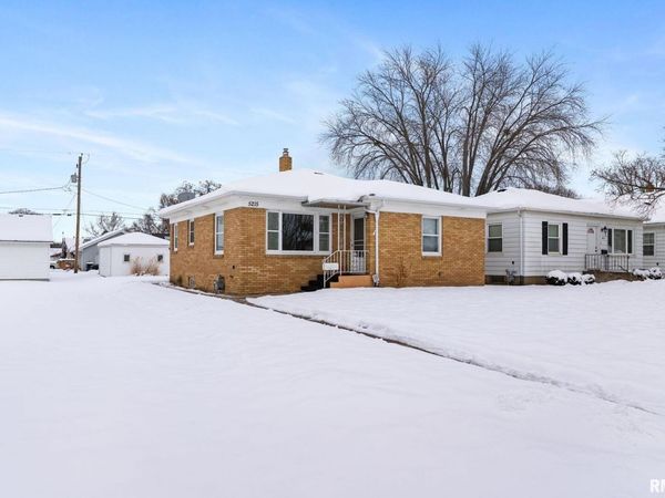 5215 11TH Avenue, Moline, IL 61265