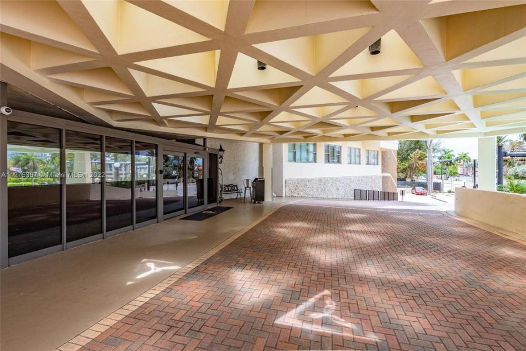 3180 S S Ocean Drive Hallandale Beach Drive, Unit 414, Hallandale Beach, FL 33009 Photo