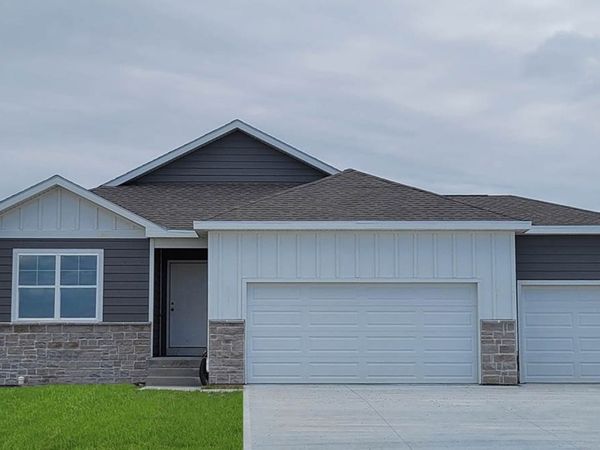 409 Creekview Avenue, Polk City, IA 50226