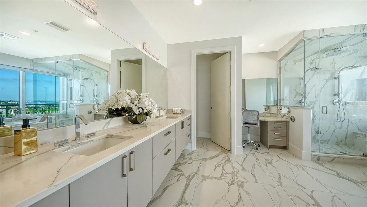 540 N Tamiami Trail, Unit 701, Sarasota, FL 34236 Photo