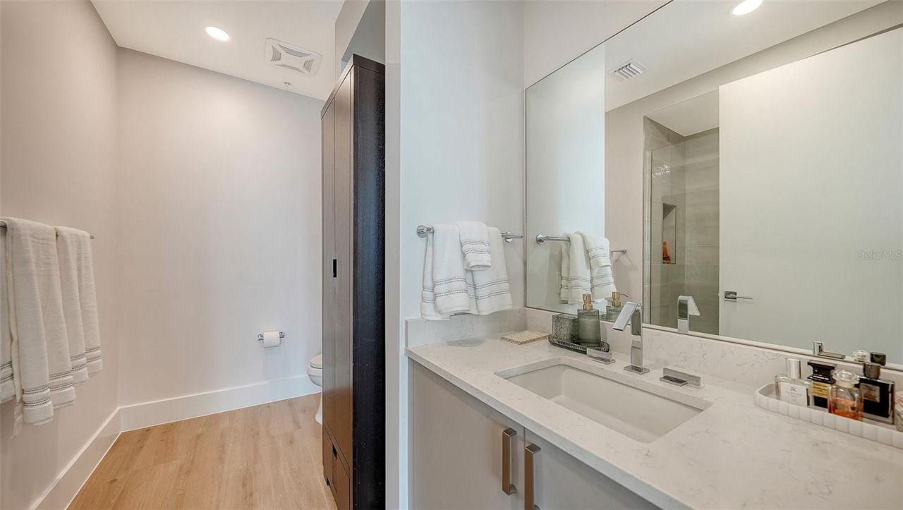 540 N Tamiami Trail, Unit 701, Sarasota, FL 34236 Photo