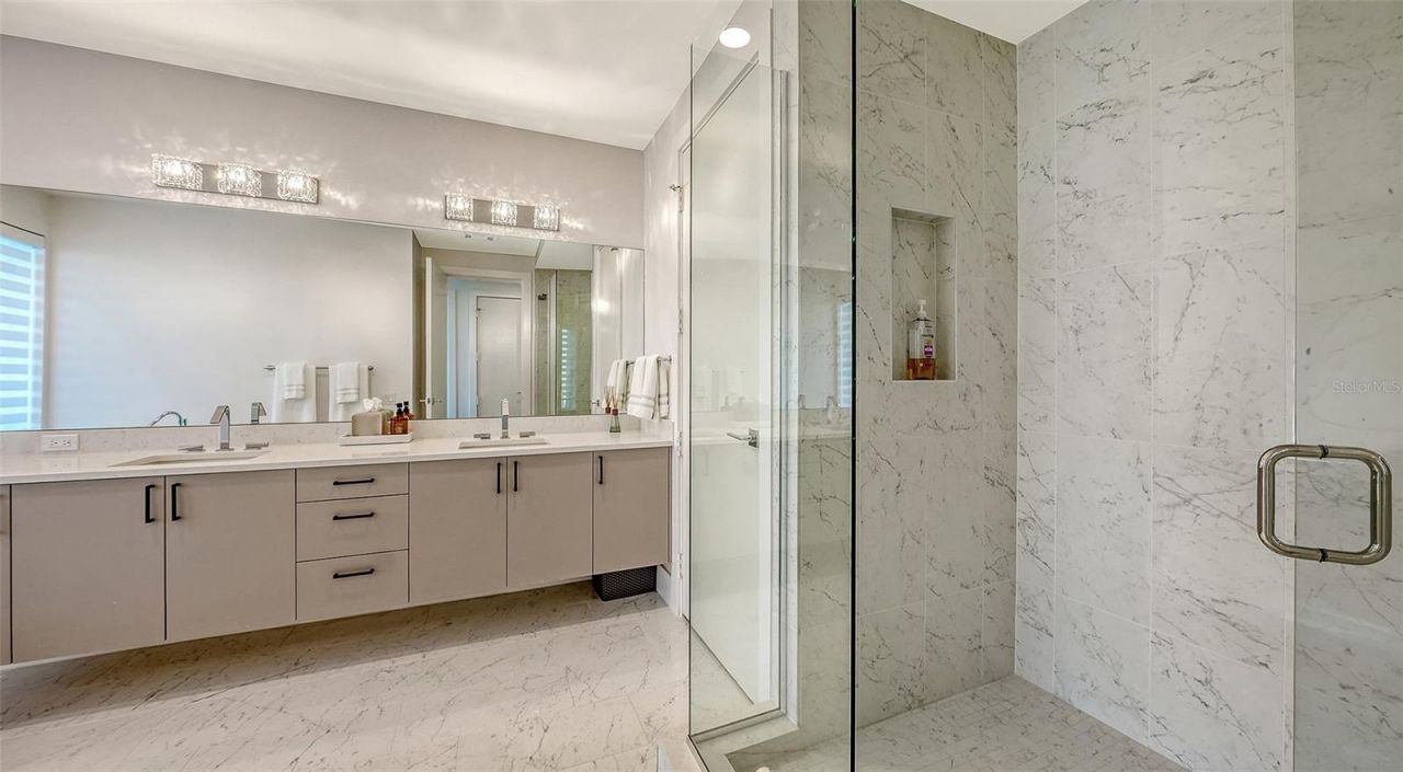 540 N Tamiami Trail, Unit 701, Sarasota, FL 34236 Photo