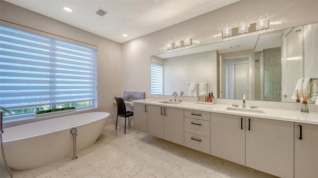 540 N Tamiami Trail, Unit 701, Sarasota, FL 34236 Photo